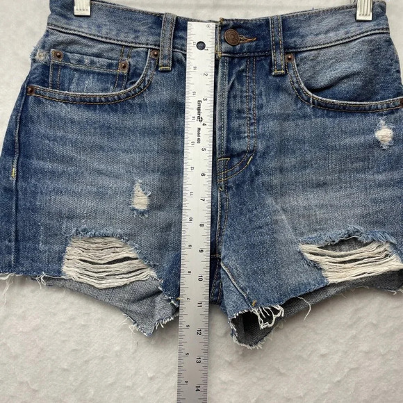 We The Free Shorts Women's 24 Blue Denim Regular Fit Mid rise Distressed Shortie - Picture 4 of 11